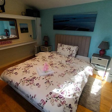 Private Suite In Oxfordshire, A40 Witney Eksteriør bilde