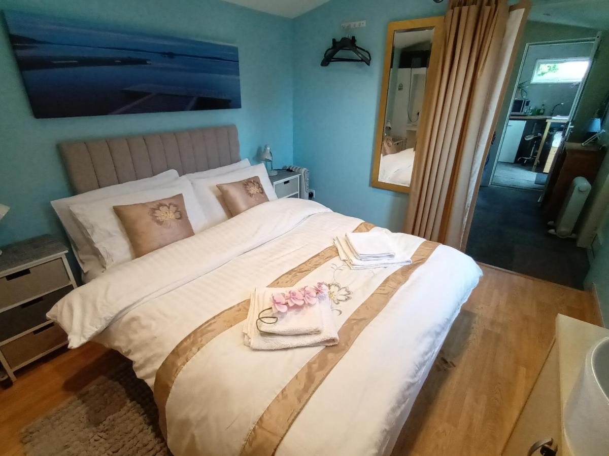 Private Suite In Oxfordshire, A40 Witney Eksteriør bilde