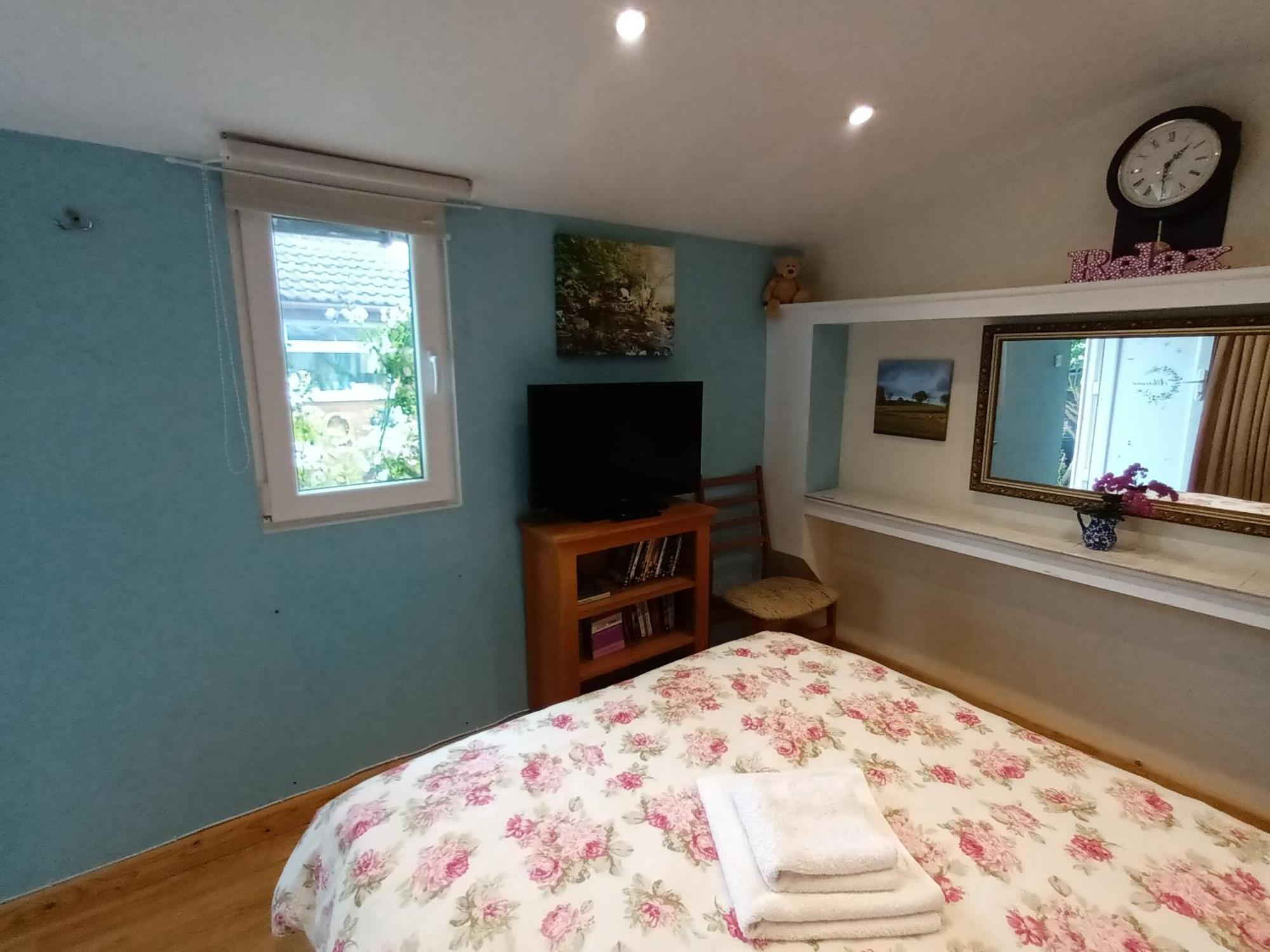 Private Suite In Oxfordshire, A40 Witney Eksteriør bilde